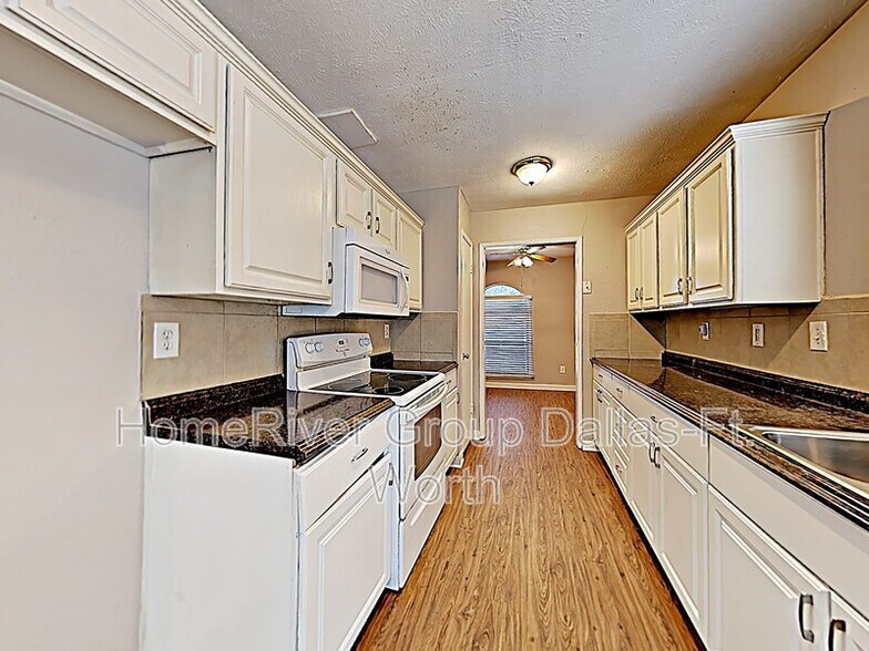 Building Photo - 5117 Bartlett Dr