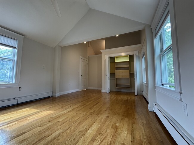 Building Photo - 118 Sherman St