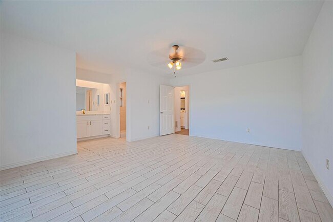 Building Photo - 719 Ramada Dr