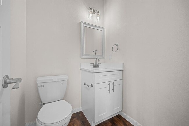 Building Photo - 803 4th St