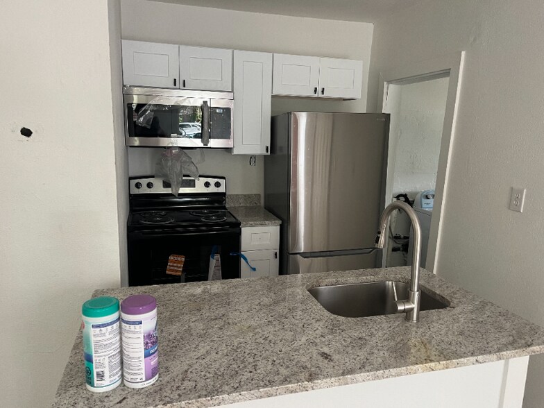 Building Photo - 610 SE 13th Terrace