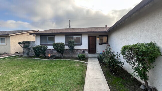 Building Photo - 2004 Robbie Ave