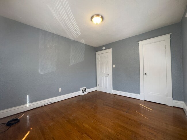 Building Photo - Charming 2-bedroom, 1-bath home featuring ...