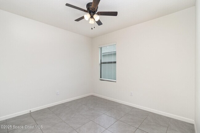 Building Photo - 975 Remington Green Dr SE