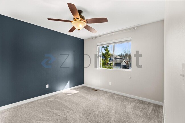 Building Photo - 722 85th Dr SE