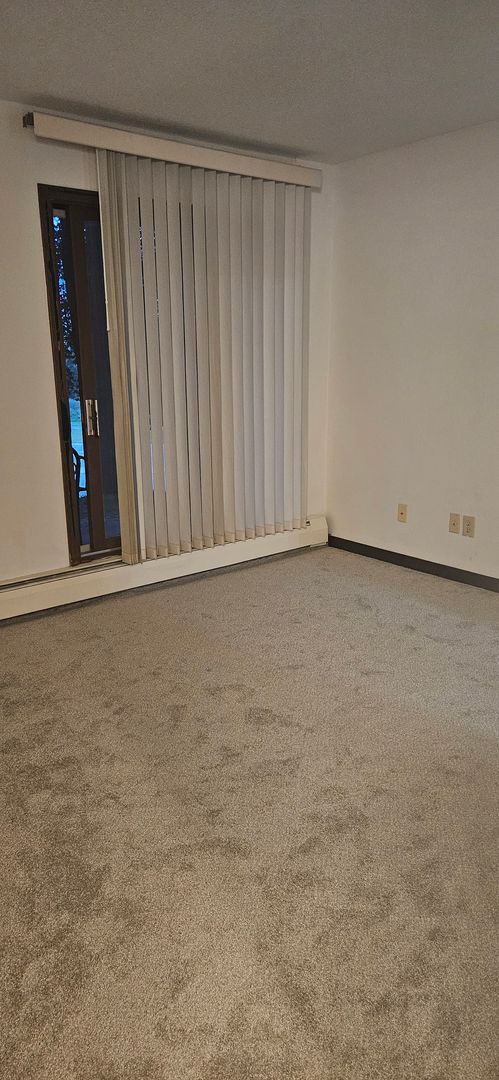 Building Photo - Meticulously Kept 3 bedroom, 2 bath condo in coveted Carriage Hills Condominium Association