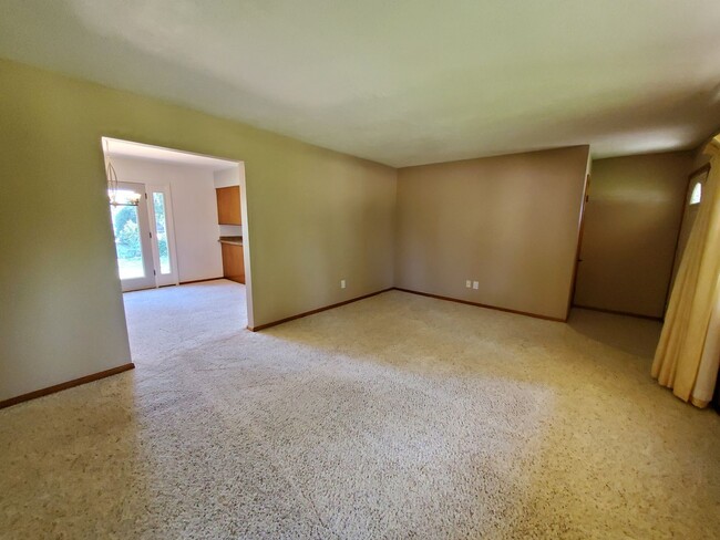 Building Photo - FOR RENT- Crestline Ave- Gorgeous Home in ...