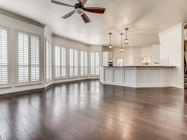 Building Photo - Spacious Home + East Edmond + 4 bedrooms + Fox Lake