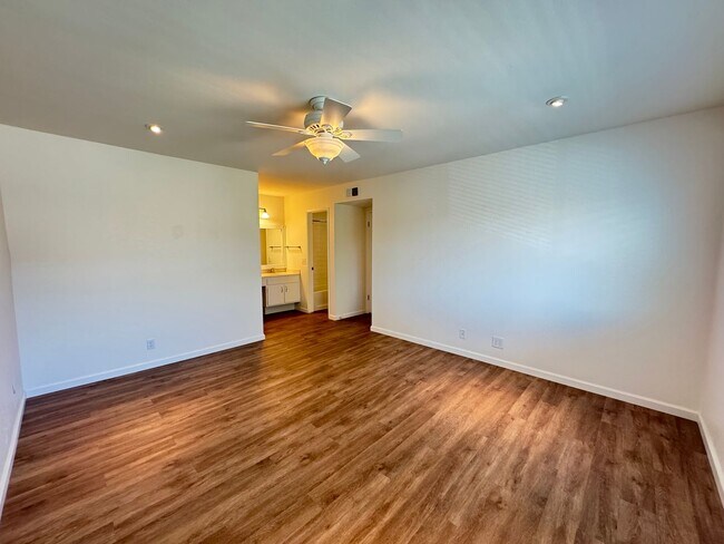 Building Photo - Beautiful & Bright 2Bd/1.5Ba Condo in Mission Viejo w/AC & Garage!