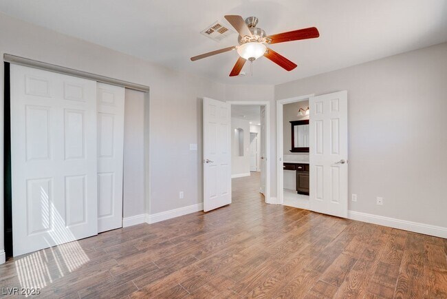 Building Photo - 8408 Bay Point Dr