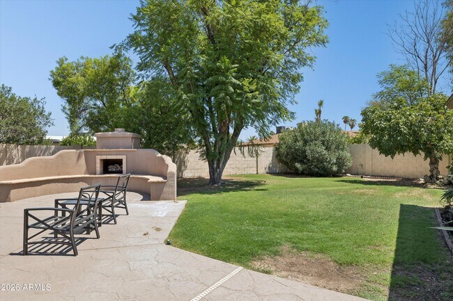 Building Photo - 3526 E Sahuaro Dr