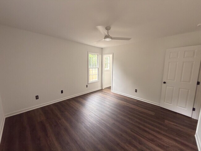 Building Photo - Move-In ready-Rosewood 3BR w/ Fenced Yard + Pet Friendly