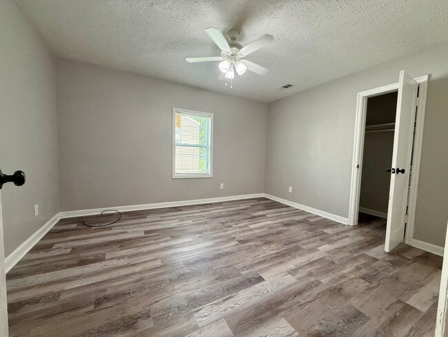 Building Photo - Charming 3BR House in Columbus
