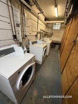 Building Photo - 40 Chester St