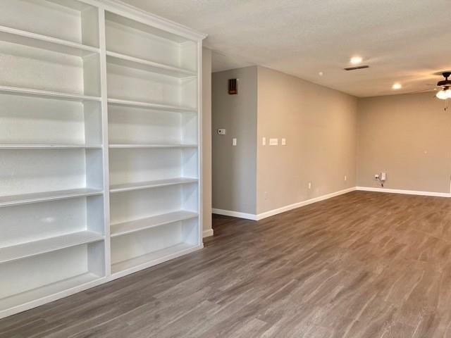 Building Photo - 204 Honey Bee Dr