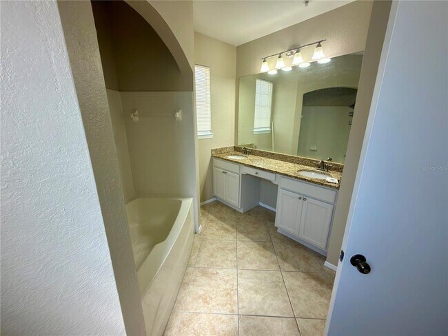 Building Photo - 107 Vista Verdi Cir