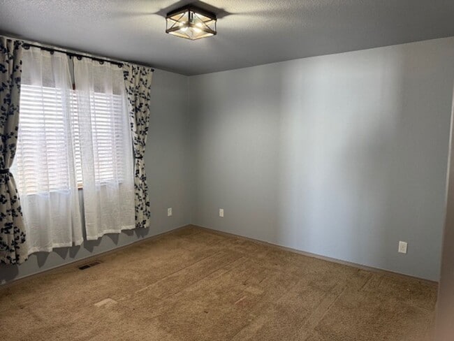 Building Photo - ALL PROSPECTIVE TENANTS MUST SUBMIT A $58 NON-REFUNDABLE APPLICATION FEE PER APPLICANT ONLINE AND...