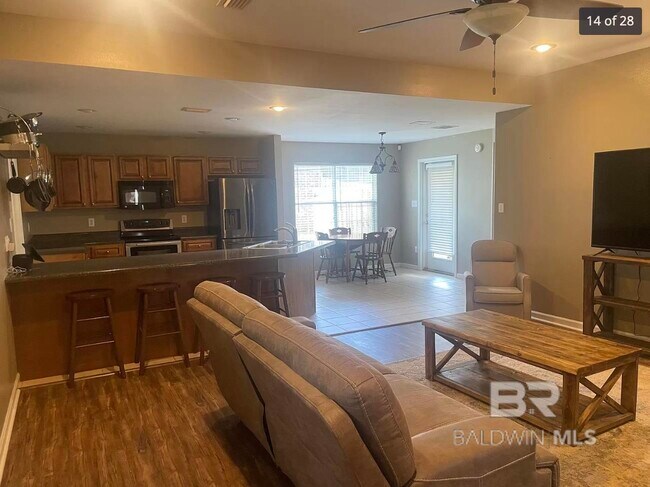 Building Photo - 14611 Silveroaks Loop