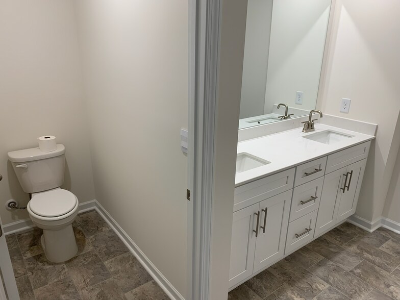 Master bathroom - 1143 Aspen Ter