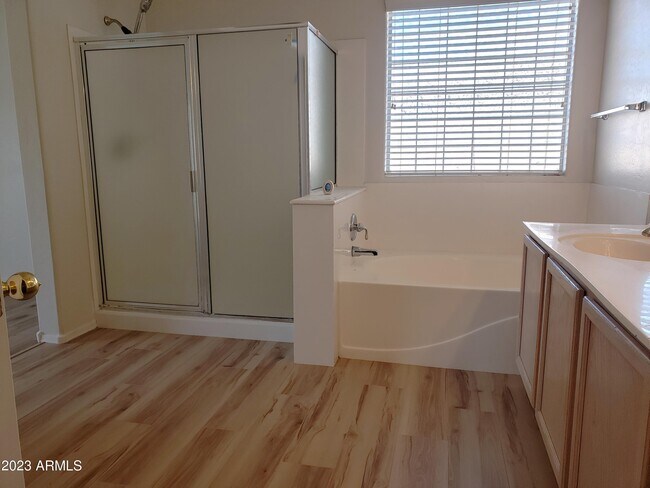 Building Photo - 11037 W Granada Rd