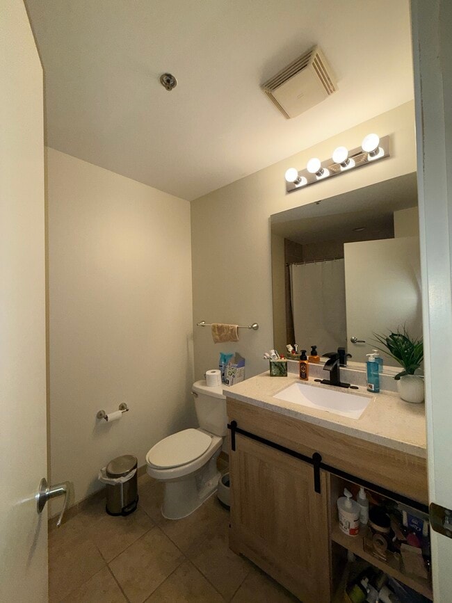 Building Photo - 1255 S State St