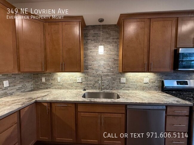 Building Photo - 349 NE Lovrien Ave