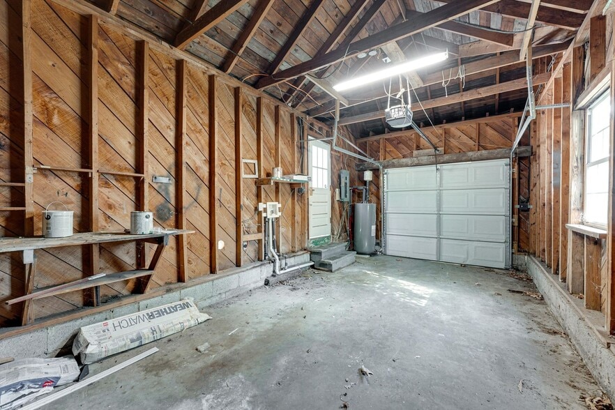 Building Photo - 4910 Golfview Dr