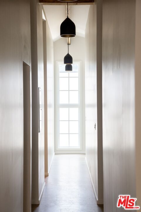 Building Photo - 1409 N De Longpre Ave