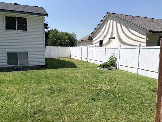 Building Photo - 6700 N Harris Hawk Ln
