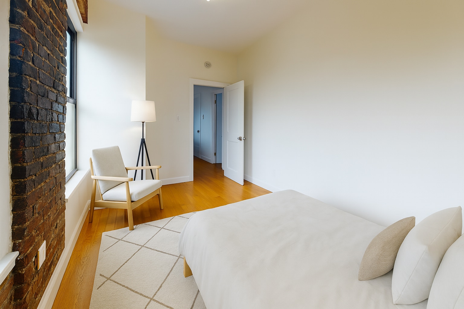 Building Photo - 308 E 84th St