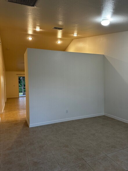 Building Photo - 10413 Kidron Ave