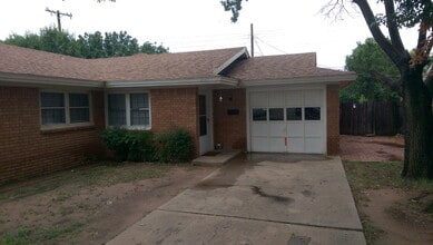 Building Photo - Cute & Quaint Duplex Located Across from A...