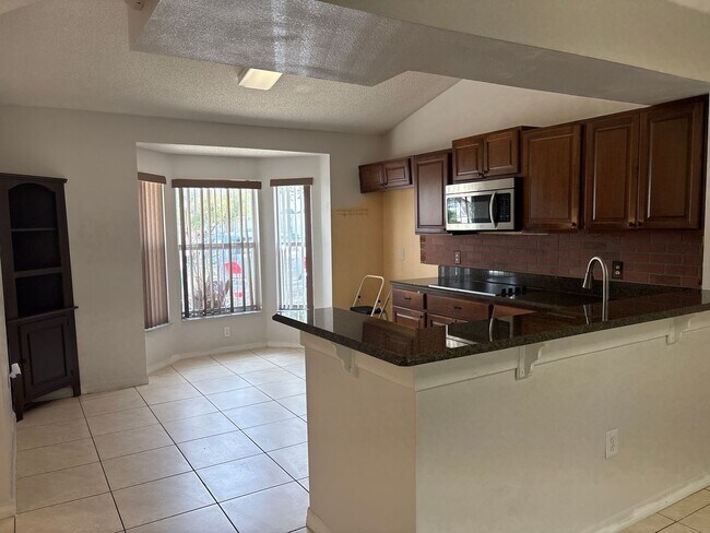 Building Photo - Charming 3-Bedroom, 2-Bath Villa with Serene Waterview in Jade East
