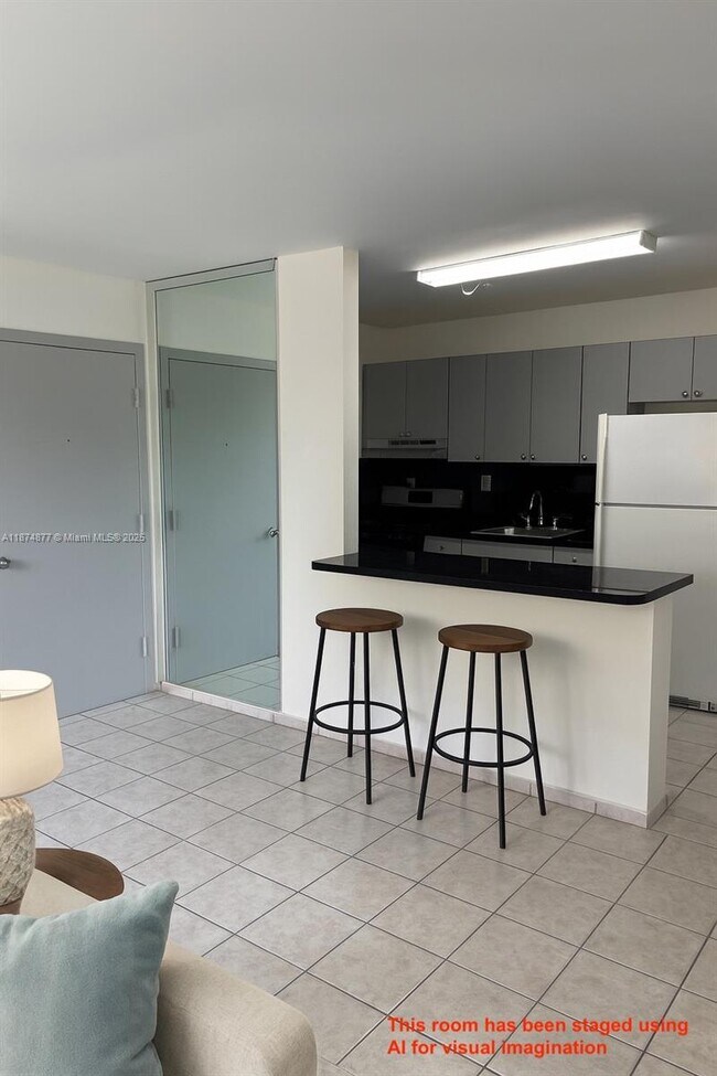 Building Photo - 465 S Royal Poinciana Blvd