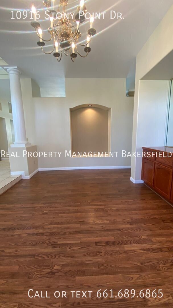 Building Photo - 10916 Stony Point Dr