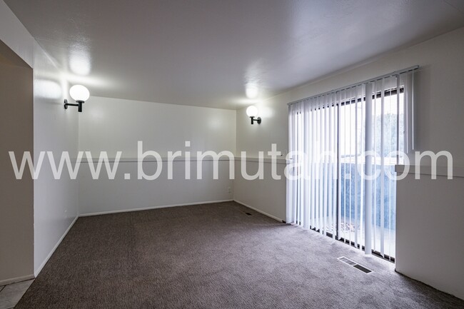 Building Photo - 292 100 E