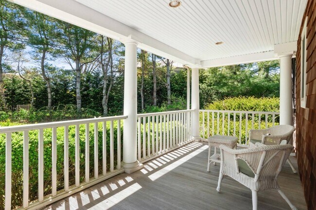 Building Photo - 114 Narod Blvd