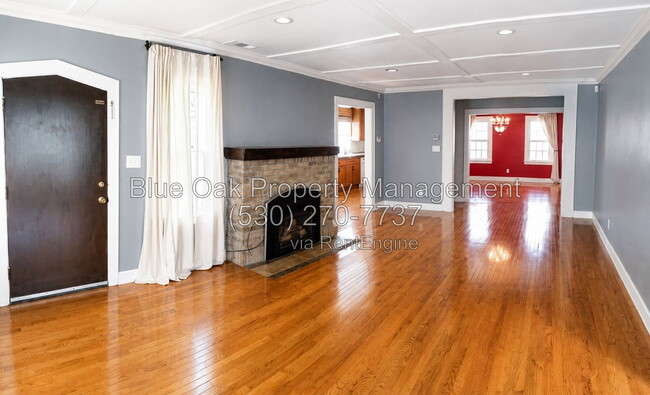 Building Photo - 687 E 8th St