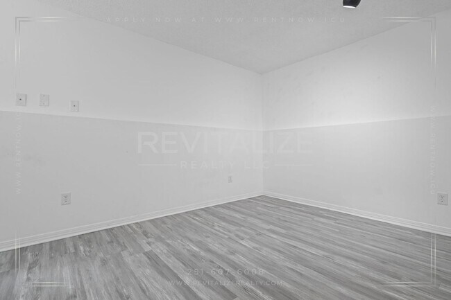 Building Photo - 2739 Knollwood Dr