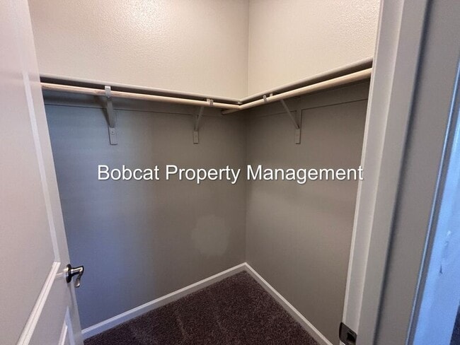 Building Photo - 860 Furlong Dr