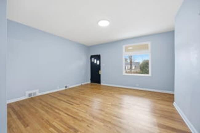 Building Photo - Well-maintained 3-bedroom, 1-bath home in Carnegie! Available Now!!