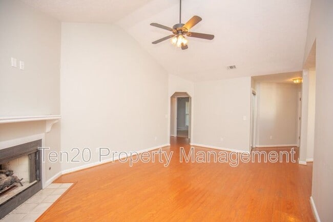 Building Photo - 3714 Fairview Dr