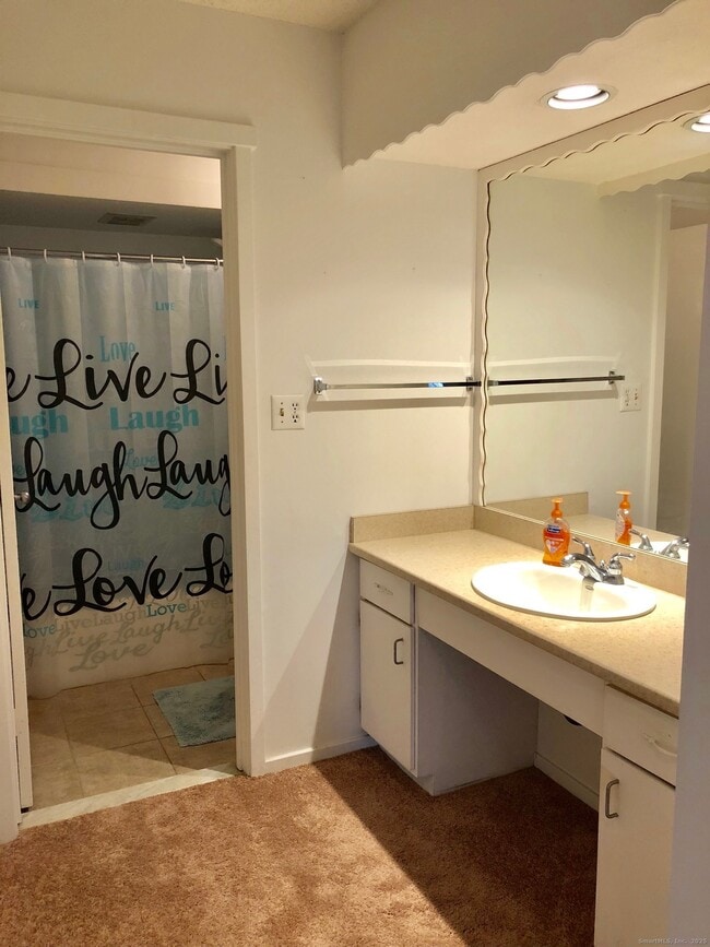 Building Photo - 61 Heritage Vlg