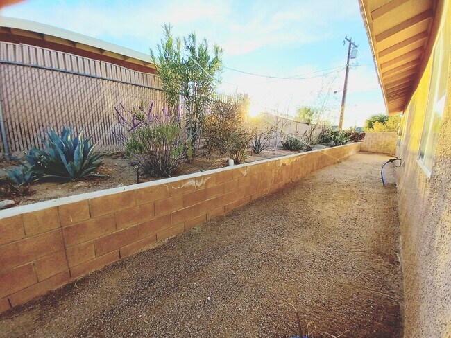 Building Photo - Spacious 3 bedroom, 2 bath with bonus room in Indian Cove