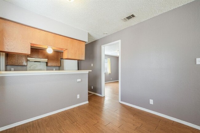 Building Photo - 5807 Spring Meadow Rd