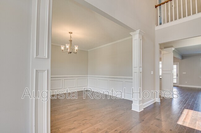 Building Photo - 909 Chesford Dr