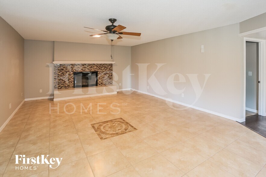 Building Photo - 8427 N 47th Dr