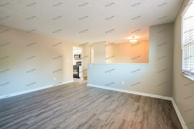 Building Photo - 2576 Willow Park Rd