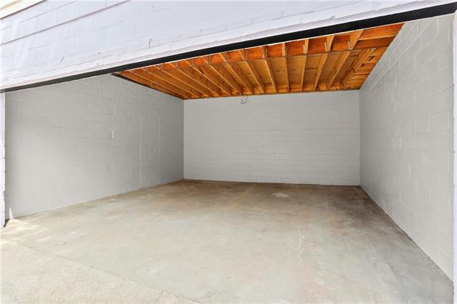 Building Photo - 2833 Pine St