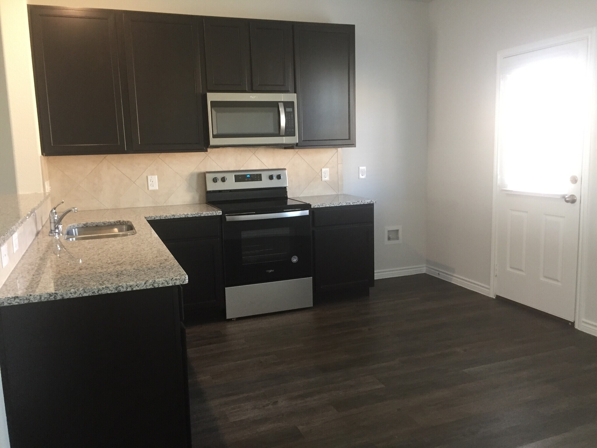 Kitchen - 3103 Quail St